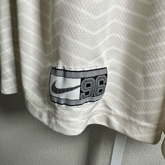 NWT NIKE Fly Women’s Standard Fit Dri Fit Basketball 9” Shorts Cream Chevron - M - Picture 8 of 9